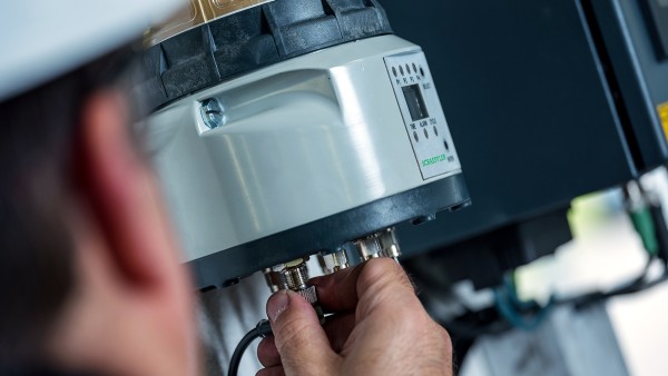 Thiết bị bôi trơn Concept8 cung cấp tới tám điểm bôi trơn với lượng mỡ phù hợp.