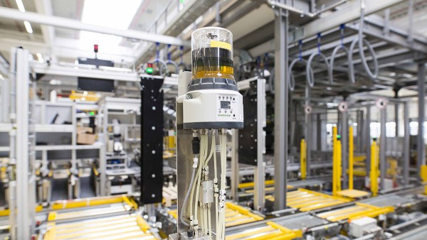 Subsistemas autónomos garantizan un flujo de material fiable en el nuevo centro de distribución y almacenaje de Schaeffler.